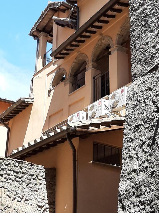 Il Teatro Alloggi Терни Экстерьер фото